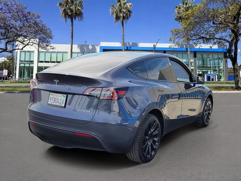 Used 2023 Tesla Model Y Long Range AWD/4WD image 4