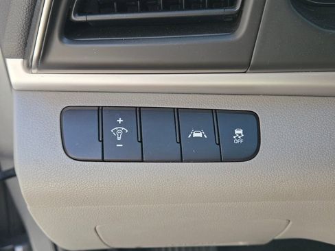 Used 2020 Hyundai Elantra SE FWD image 30