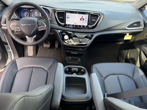New 2026 Chrysler Pacifica Select image 25