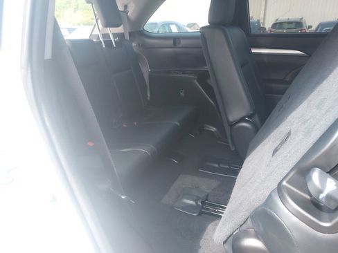Used 2015 Toyota Highlander XLE AWD/4WD image 37