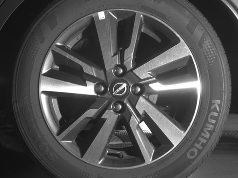 Used 2025 Nissan Versa SV FWD image 14
