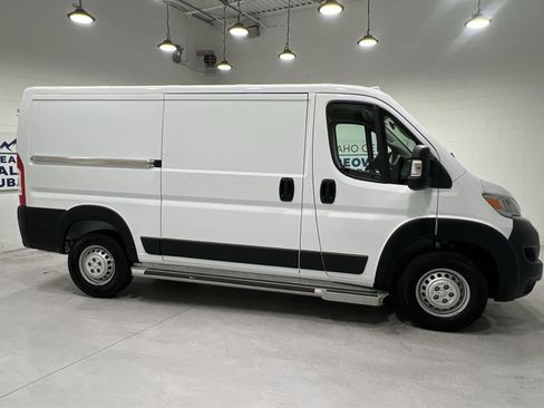 Used 2025 RAM ProMaster 2500 w/ U-Haul Equipment Group FWD image 9