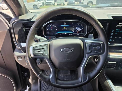 Used 2025 Chevrolet Silverado 1500 LT Trail Boss w/ Convenience Package II AWD/4WD image 11