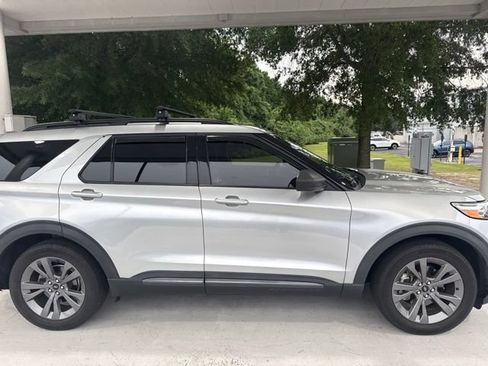 Used 2021 Ford Explorer XLT w/ Equipment Group 202A AWD/4WD image 2