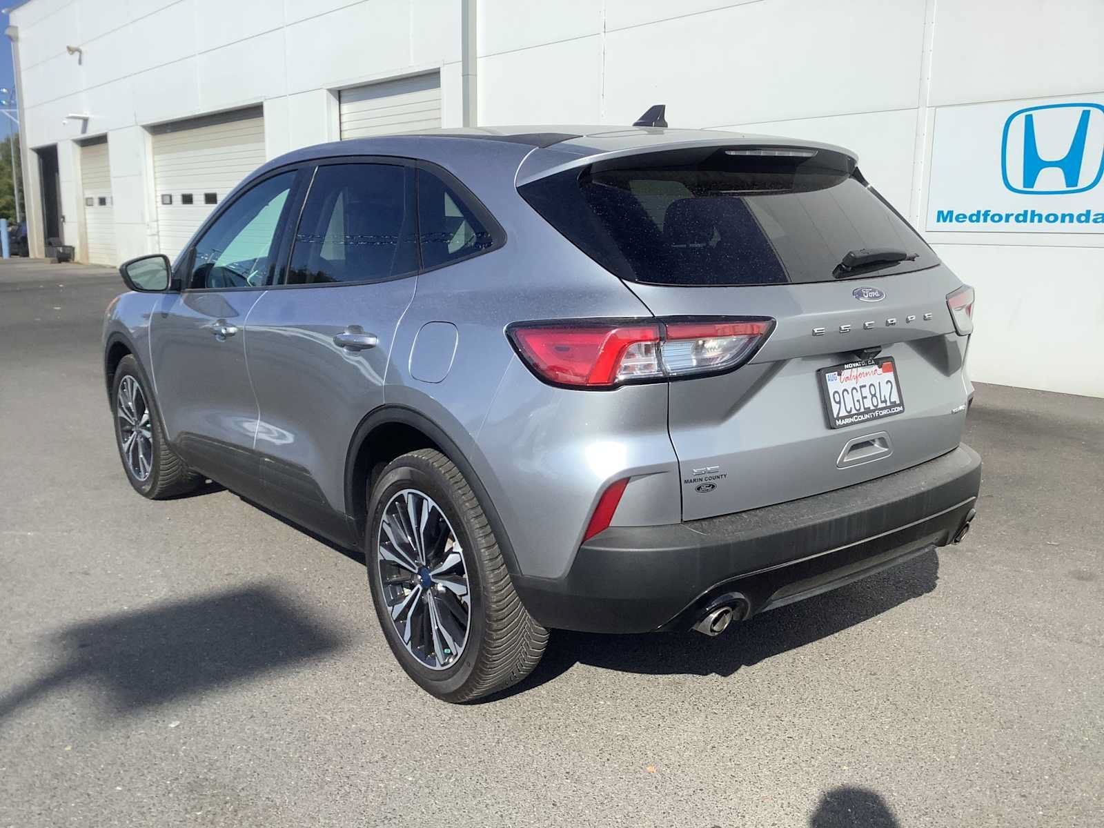 Used 2022 Ford Escape SE w/ SE Sport Appearance Package AWD/4WD image 3