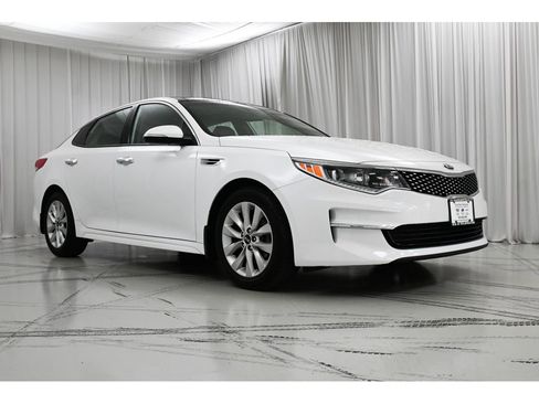 Used 2018 Kia Optima EX w/ Premium Package FWD image 2