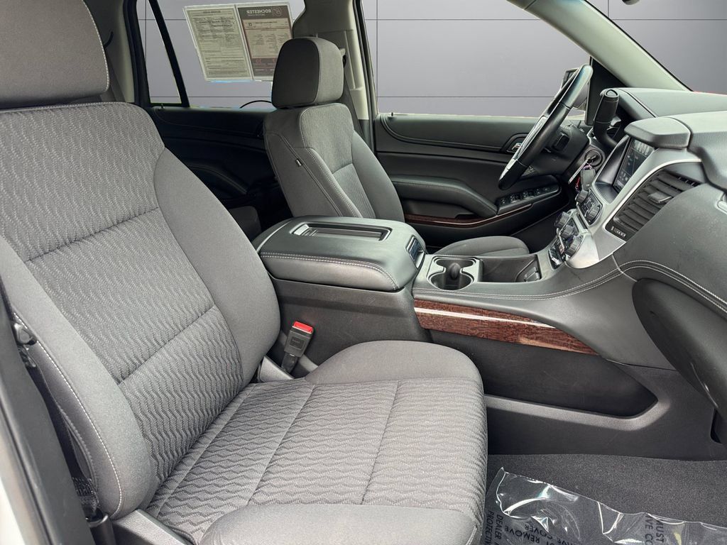 Used 2019 GMC Yukon SLE w/ SLE Value Package AWD/4WD image 17