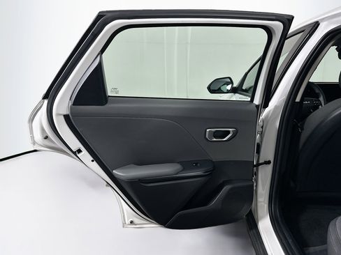 Used 2025 Kia K4 LXS image 25