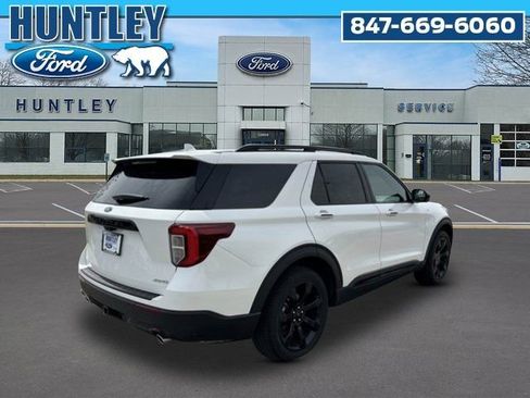 Used 2023 Ford Explorer ST-Line w/ Class IV Trailer Tow Package AWD/4WD image 4