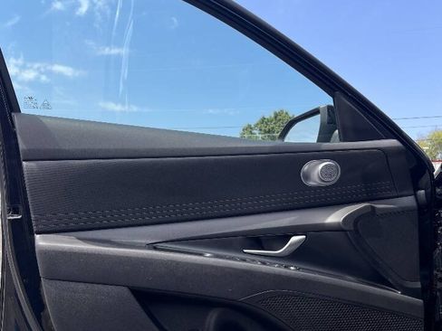 Used 2024 Hyundai Elantra SE FWD image 12