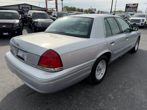 Used 2002 Ford Crown Victoria LX RWD image 5