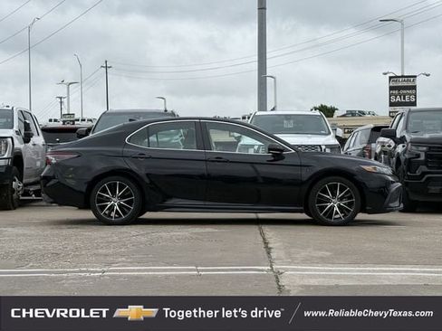 Used 2023 Toyota Camry SE FWD image 5