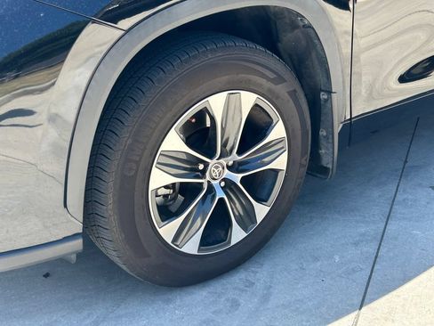 Used 2023 Toyota Highlander XLE FWD image 9