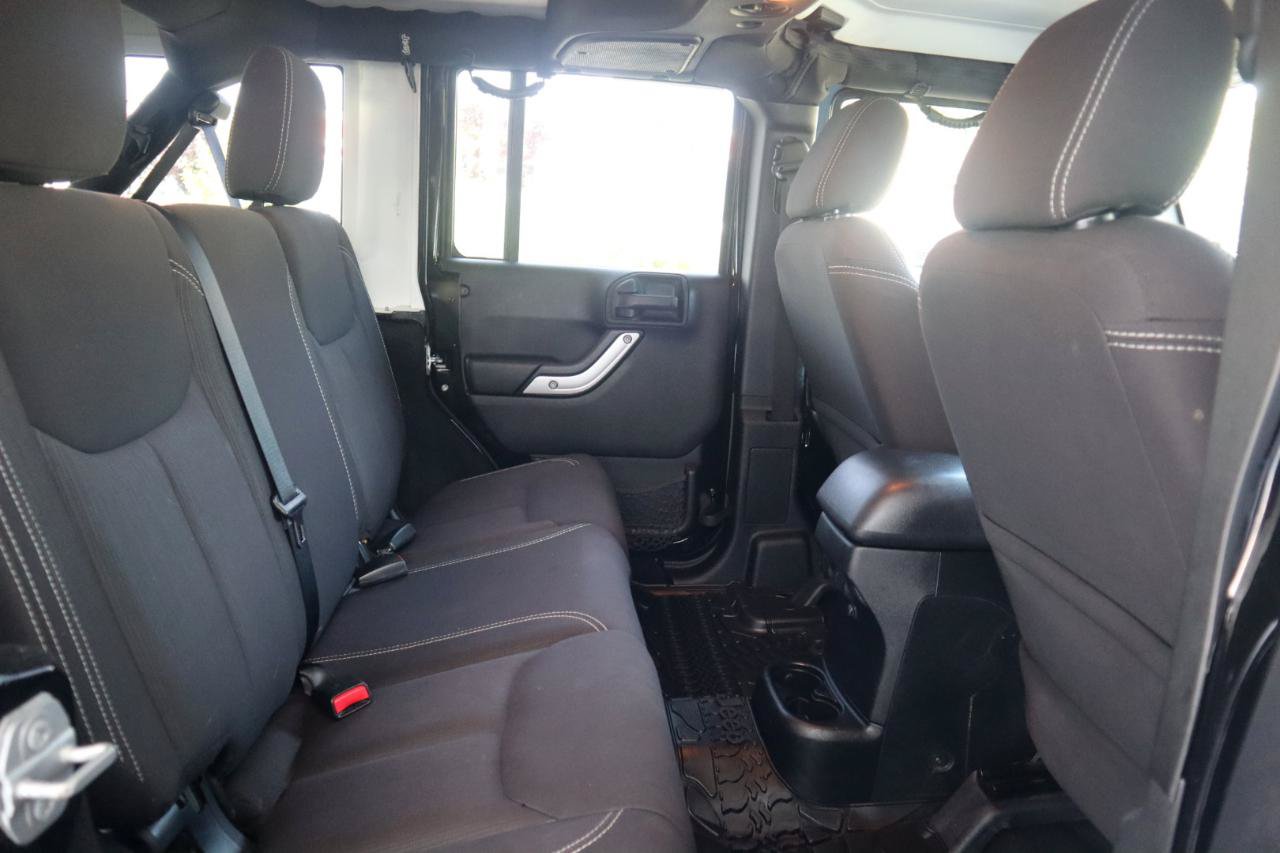 Used 2015 Jeep Wrangler Unlimited Sahara w/ Connectivity Group AWD/4WD image 43