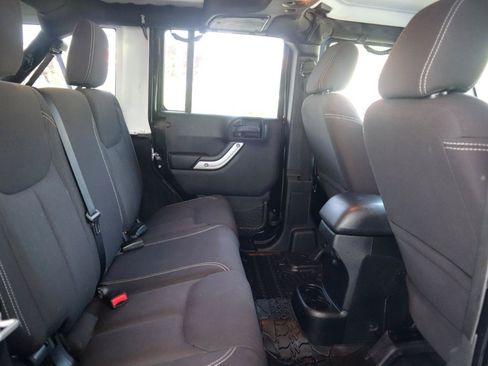 Used 2015 Jeep Wrangler Unlimited Sahara w/ Connectivity Group AWD/4WD image 43