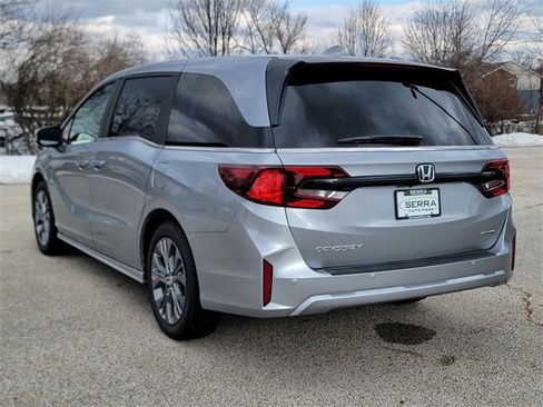 New 2026 Honda Odyssey Touring image 4