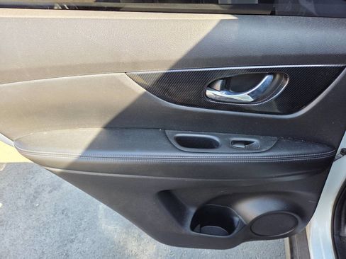 Used 2017 Nissan Rogue SL image 8