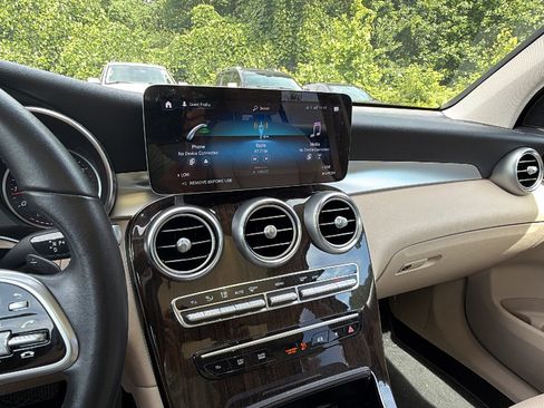 Used 2022 Mercedes-Benz GLC 300 image 31
