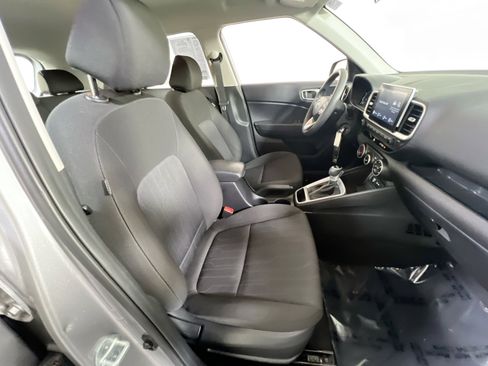 Used 2023 Hyundai Venue SE image 25