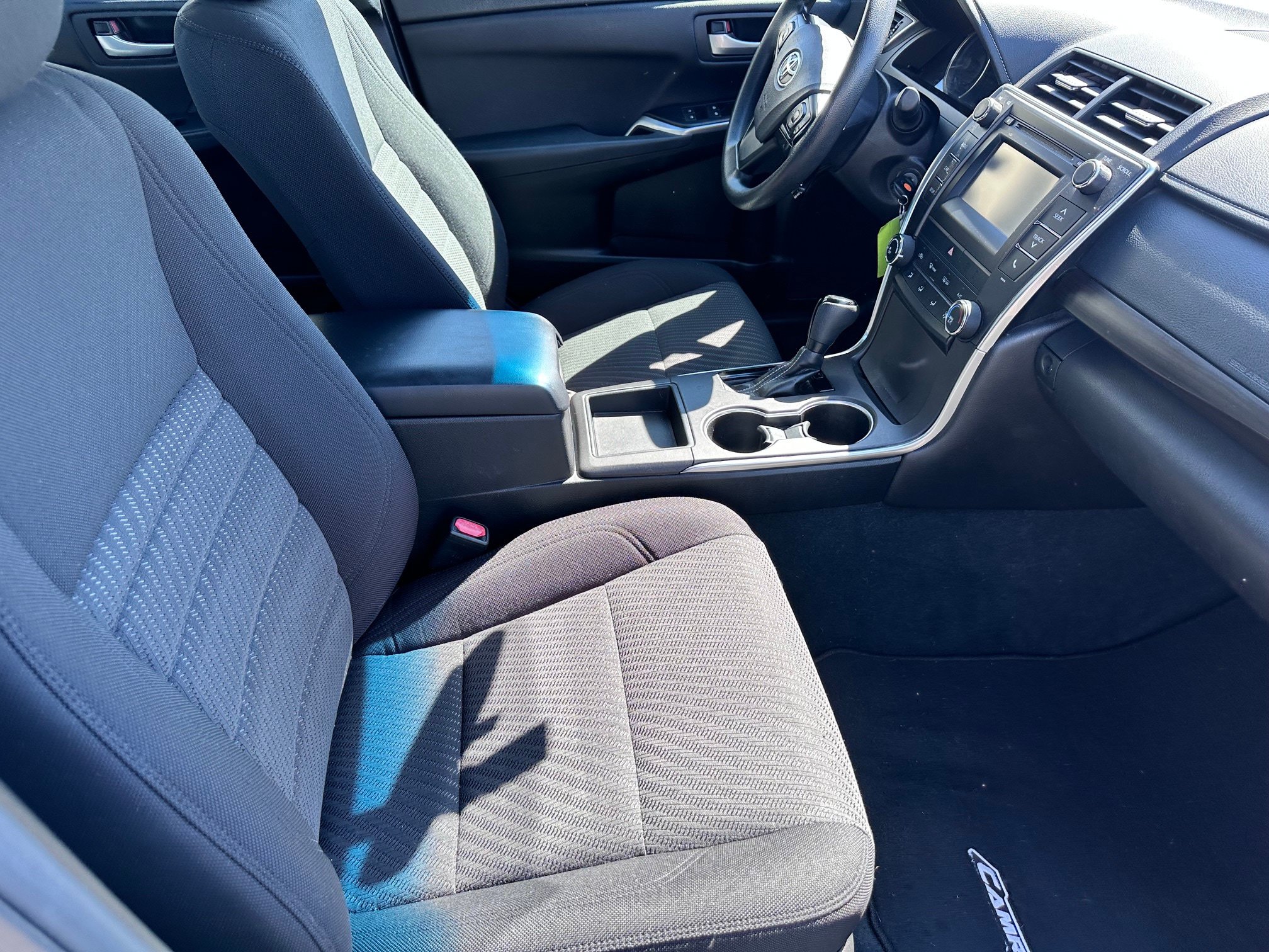 Used 2017 Toyota Camry LE FWD image 9