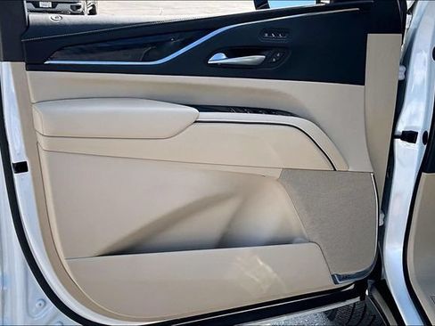Used 2023 Cadillac Escalade Premium Luxury AWD/4WD image 20
