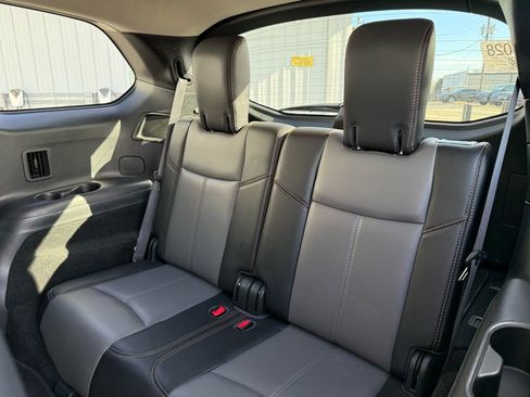 Used 2019 Nissan Pathfinder SL image 17