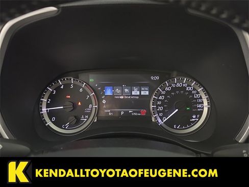 Used 2025 Toyota Highlander XLE image 11