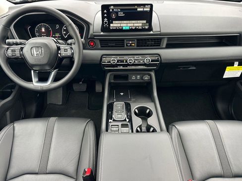 New 2025 Honda Pilot Touring image 15