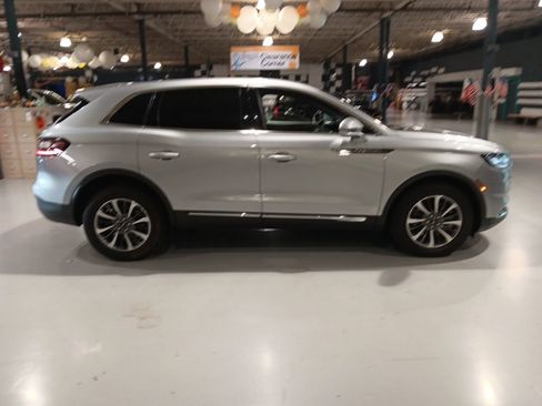 Used 2023 Lincoln Nautilus Reserve AWD/4WD image 7