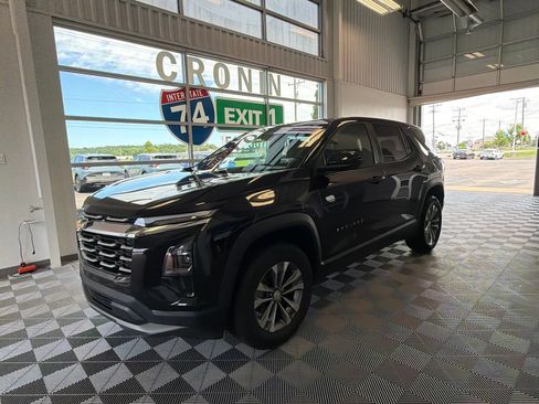 Used 2025 Chevrolet Equinox LT AWD/4WD image 3