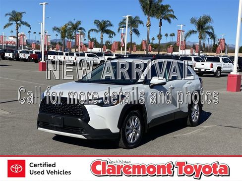 Used 2022 Toyota Corolla Cross LE image 1