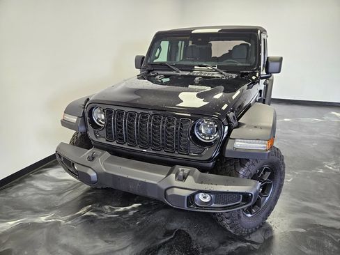 Used 2024 Jeep Wrangler Unlimited Sport AWD/4WD image 4