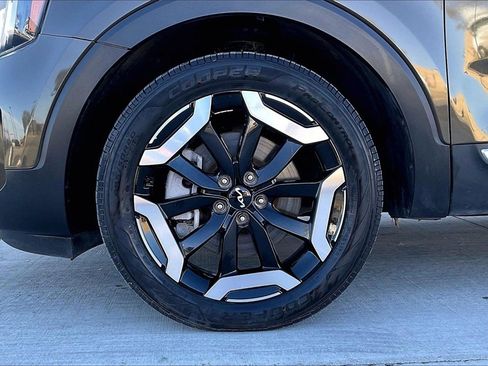 Used 2023 Kia Telluride S image 9