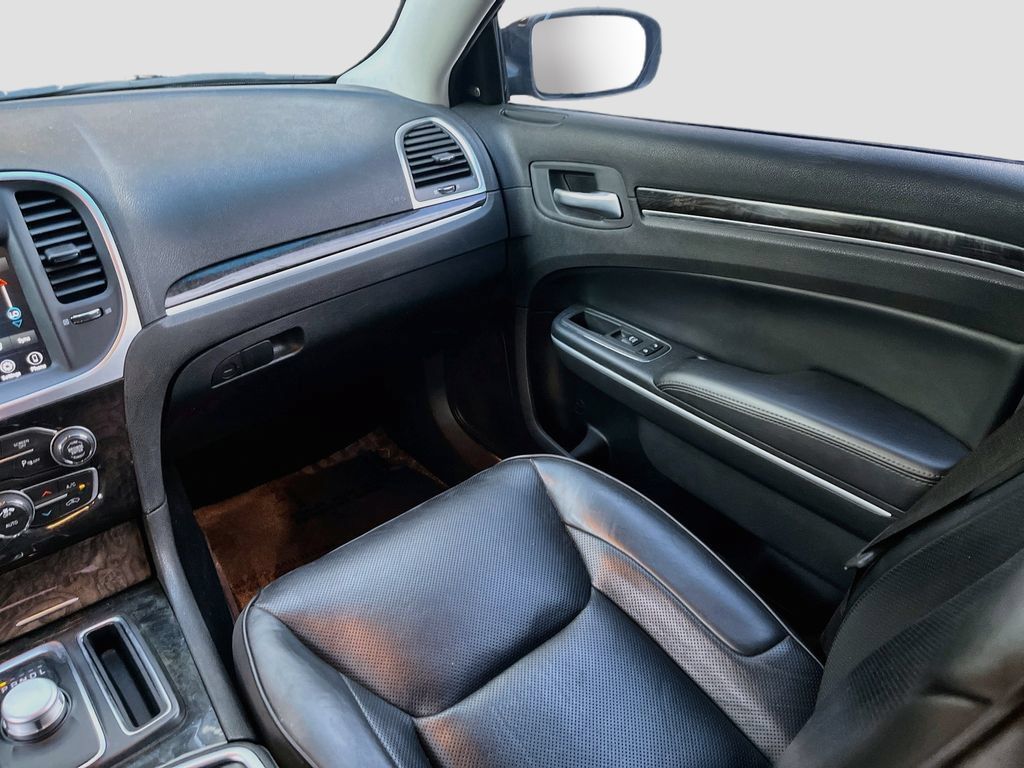 Used 2022 Chrysler 300 Touring L w/ Comfort Group RWD image 22