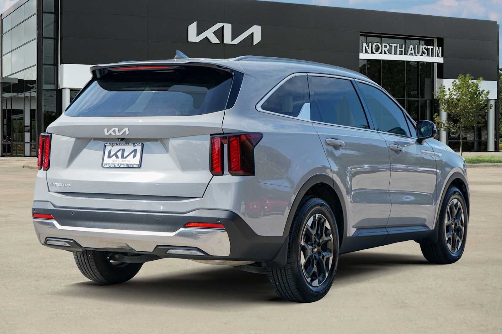 Certified 2025 Kia Sorento S FWD image 5