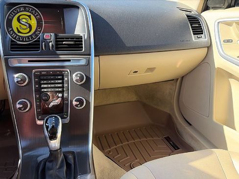 Used 2016 Volvo XC60 T5 Premier w/ Proximity Package image 23