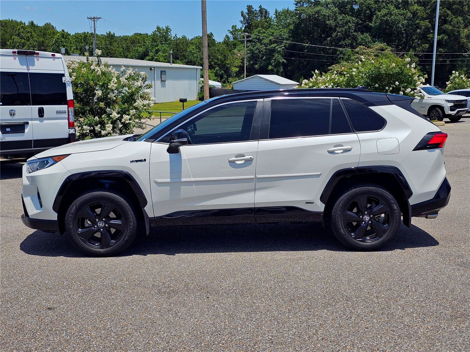 Used 2021 Toyota RAV4 XSE w/ XSE Grade Weather Package AWD/4WD image 14