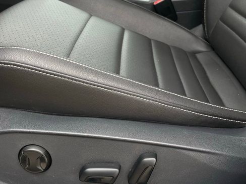 Used 2024 Volkswagen Jetta SE FWD image 23