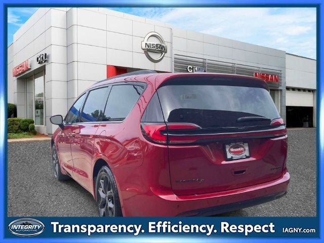 Used 2025 Chrysler Pacifica Limited FWD image 8