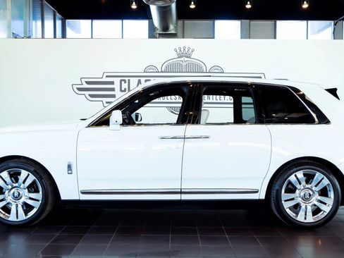 Used 2019 Rolls-Royce Cullinan AWD/4WD image 10