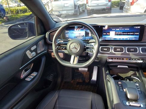 Used 2025 Mercedes-Benz GLS 450 4MATIC image 13