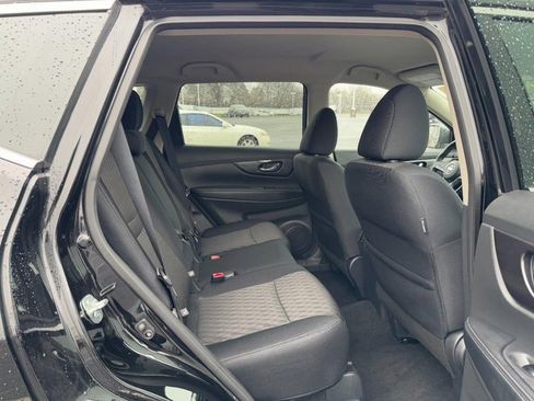 Used 2018 Nissan Rogue SV image 11