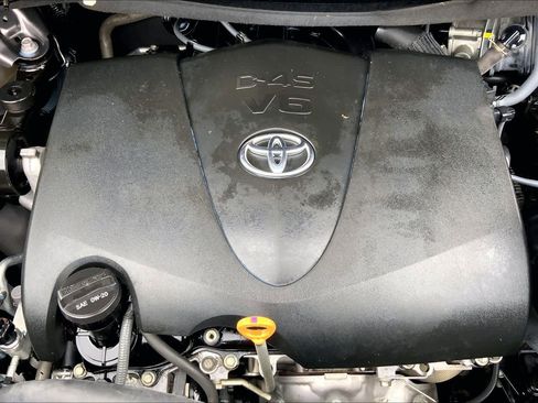 Used 2017 Toyota Sienna XLE FWD image 32