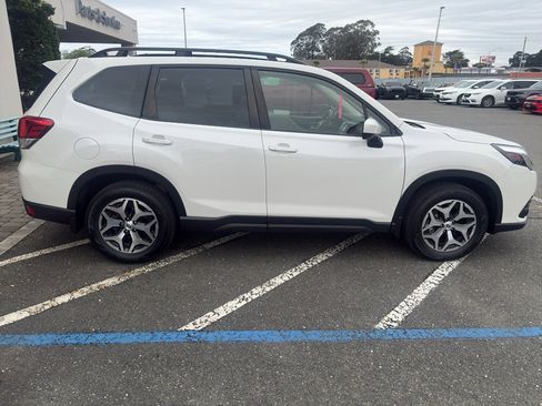 Used 2023 Subaru Forester Premium AWD/4WD image 18