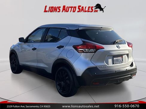 Used 2020 Nissan Kicks S FWD image 7