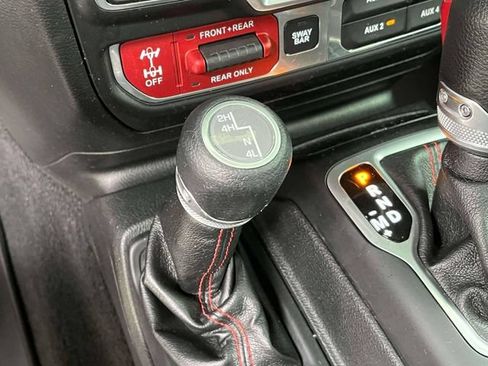 Used 2018 Jeep Wrangler Unlimited Rubicon AWD/4WD image 34