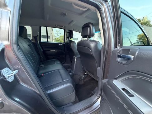 Used 2016 Jeep Compass Latitude FWD image 29