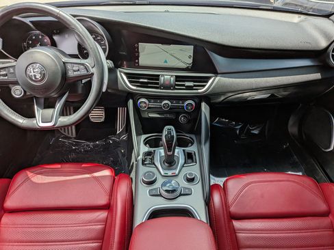 Used 2022 Alfa Romeo Giulia Veloce RWD image 16