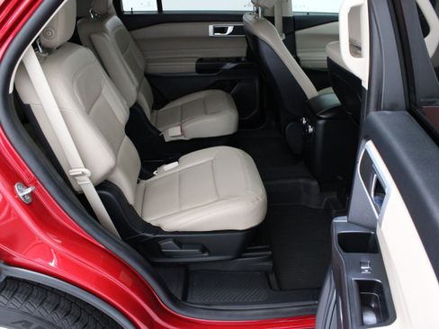 Used 2020 Ford Explorer XLT w/ Equipment Group 202A RWD image 36