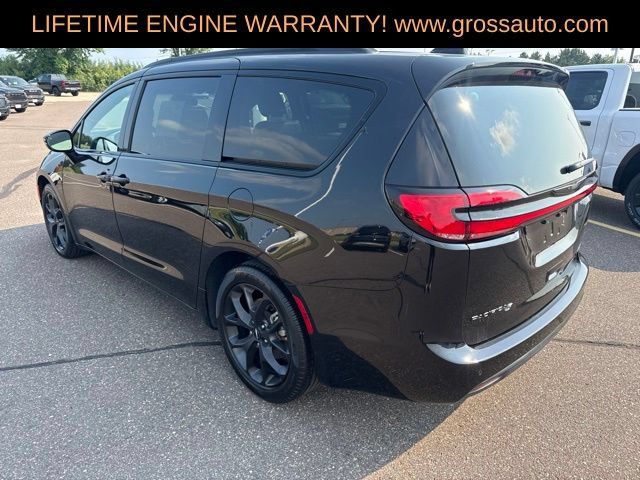 Used 2025 Chrysler Pacifica Limited FWD image 6